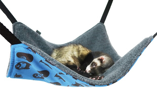 Fleece bedding outlet for ferrets